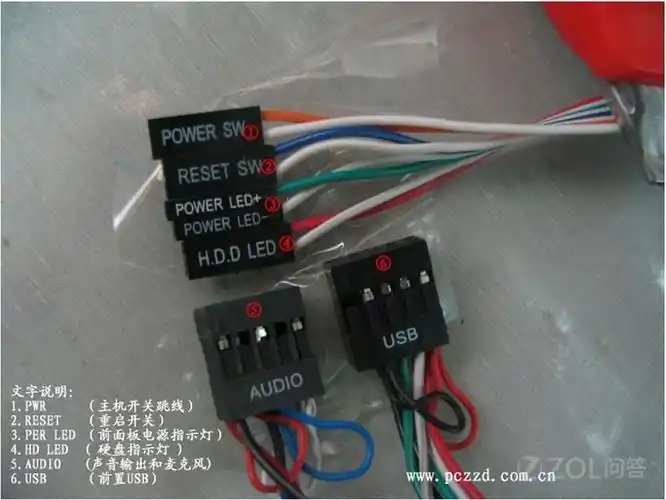 台式机主板与机箱连接跳线,接口大同小异,请参考如下图片,再观察自己