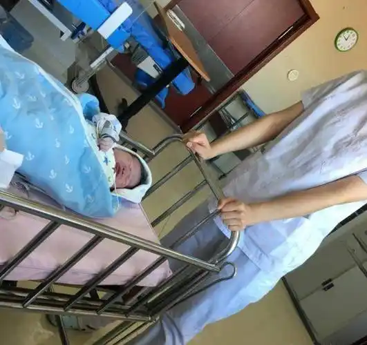 这也叫向心性肥胖,专业上对向心性肥胖的定义是,体内脂肪沉淀是以心脏