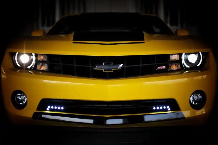 谁有雪佛兰科迈罗(大黄蜂)的壁纸?我要1366*768的.谢了.