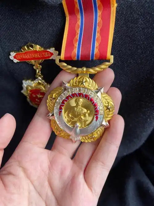 看完长津湖也忍不住晒一下姥爷抗美援朝的勋章!