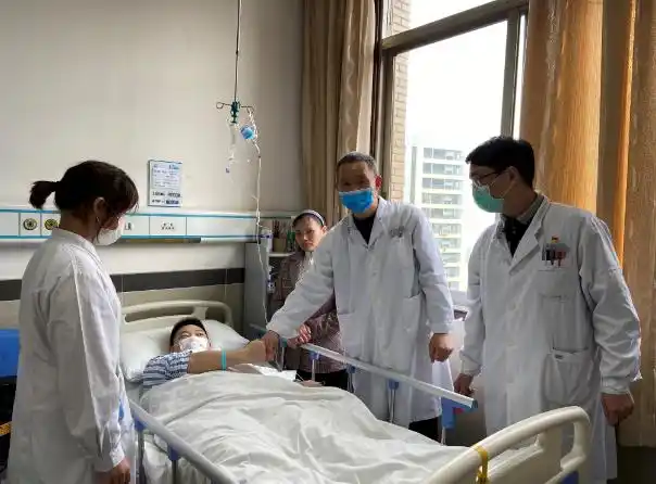 解决就医难题国科大重庆仁济医院全力诊治1名骨科罕见病患者