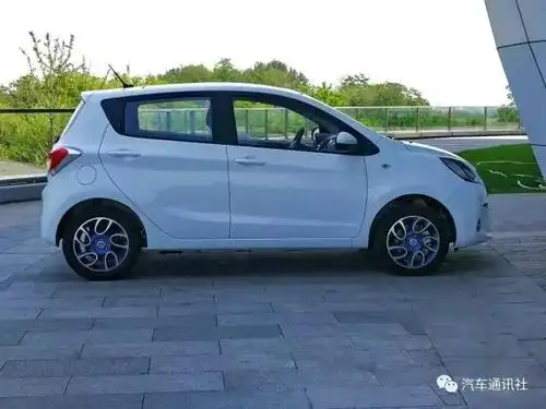 长安电动车奔奔mini(长安电动车奔奔mini充电器插头)