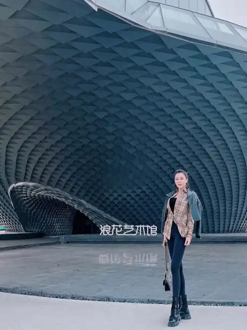 天津新晋网红打卡地浪花艺术馆穿搭ootd