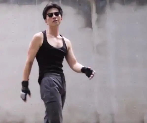 46岁李健晒健身视频温文尔雅是表象原来身材也这么好