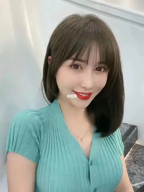 青棕青棕色头发是颜色和闷青色差不多的,这个颜色是比较有光泽的色