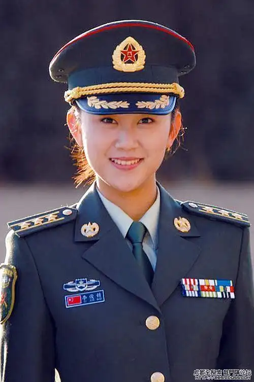 2007军服统一三军帽徽    诞生时间