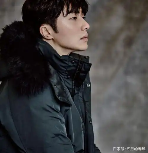 丁一宇聪敏有风度,有着很干净的笑容,性格真实善良,信任坦诚!