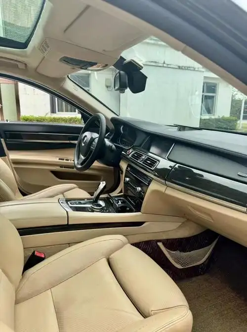 2015年宝马730li豪华版3.