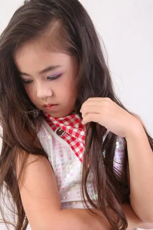 p>曾凯恬,小名恬恬,中美混血儿,童星,2005年3月30日出生于 a target=