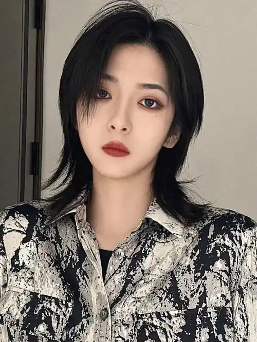 短发超  #超a短发  #女生酷感短发 #高级感发型  #高层次发型