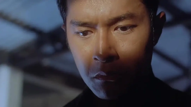 刘德华古天乐夹击下依旧亮眼,谁还记得《龙在边缘》里的洪兴大嫂