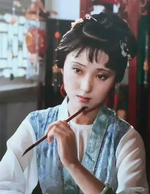 原创年轻时候的陈晓旭有多美这些绝版老照片会告诉你一切