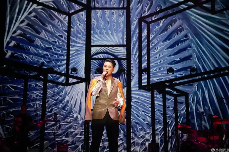 张信哲深圳首次开唱 与歌迷共度"最长的夜晚"