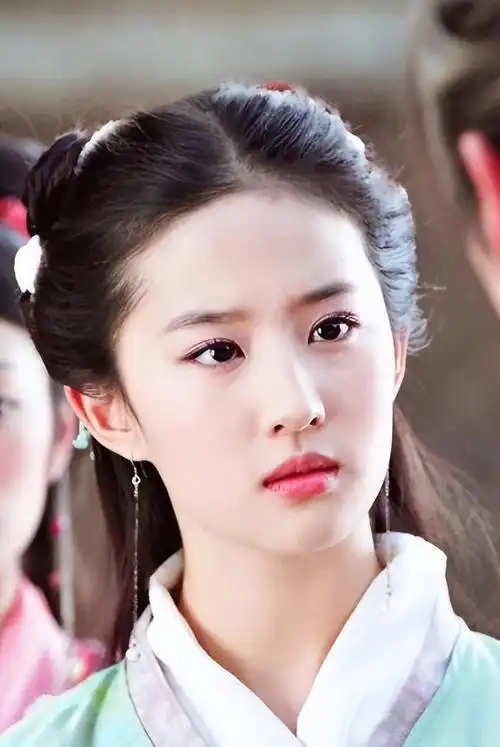 21年后,再看的刘亦菲的处境,才明白为啥金庸,胡歌会把她夸上天