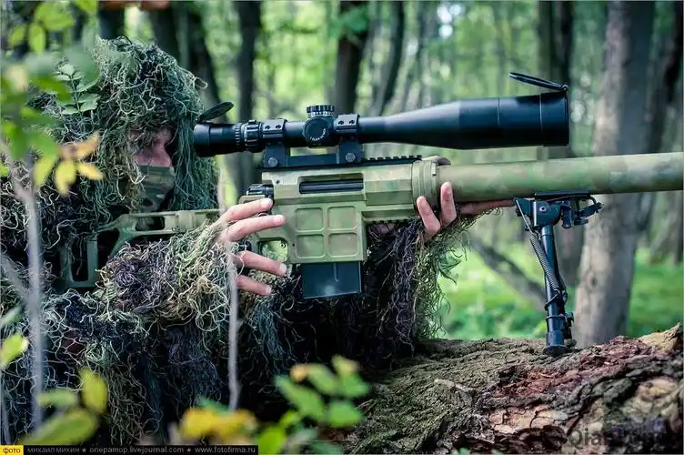 俄罗斯特种部队狙击手伪装到连手里的枪都看不清楚了4