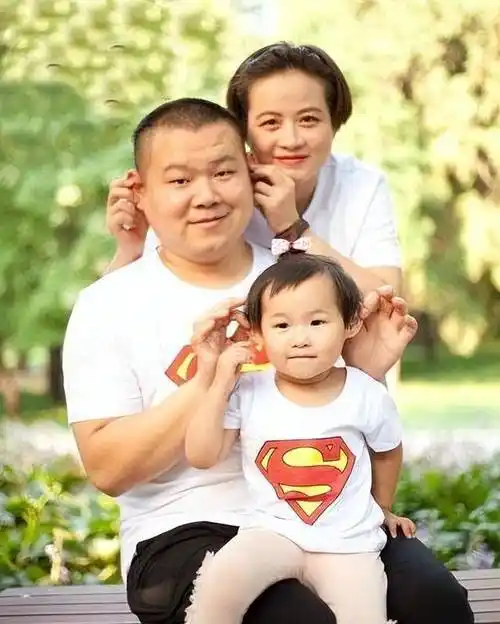 岳云鹏一家出游,妻子晒出游玩照,岳云鹏实力抢镜_经历_相声_郭德纲