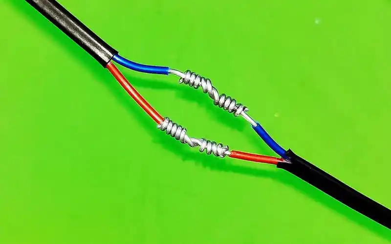 30年老电工教你对接电线,这手法一看就很专业,用了30年的接线技术