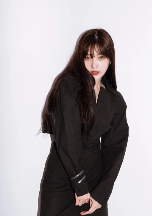 朴秀荣连衣裙合集,橘红鲜艳热情似火,黑色冷艳显女神气质