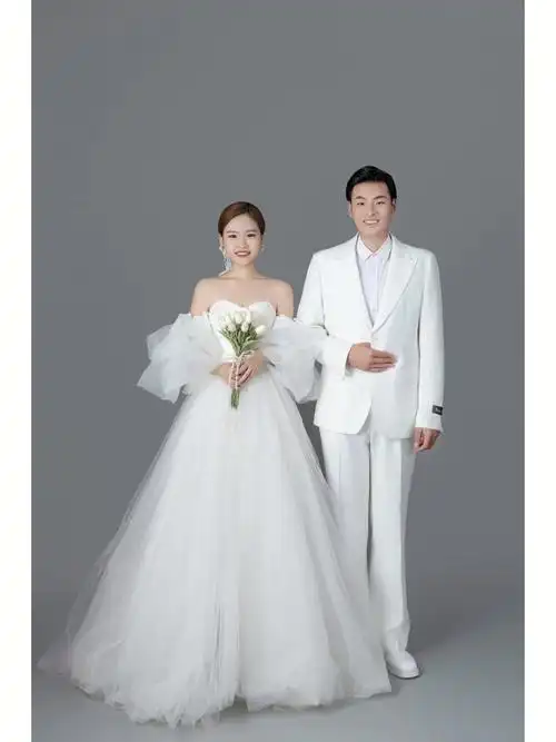 简约纯白婚纱照把我的澎湃爱意全都给你