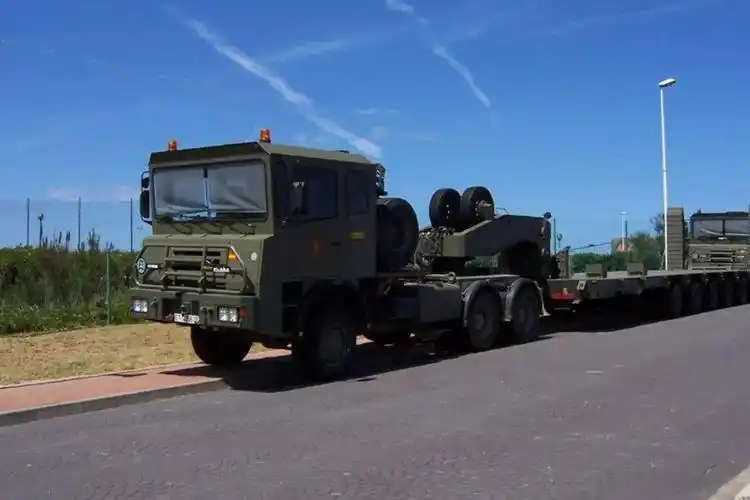 she军用k15100重型运输车西班牙丑萌丑萌的大家伙