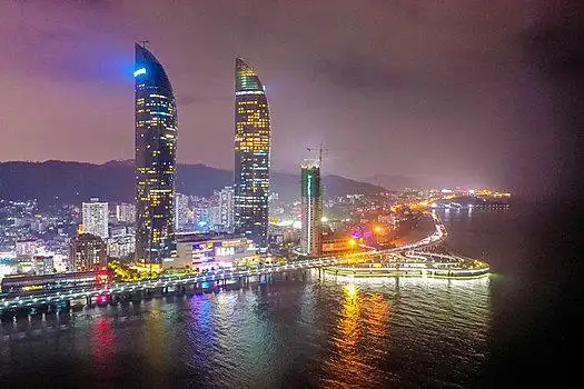 航拍福建厦门世茂海峡大厦双子塔夜景