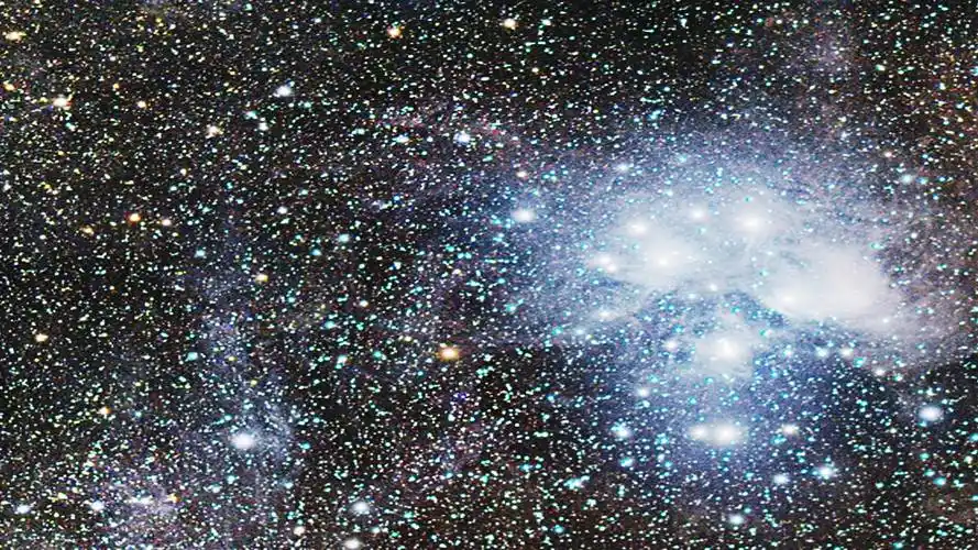 但是,昴宿星团主要有九颗星,七颗星肉眼可见,可第七星在哪里呢?