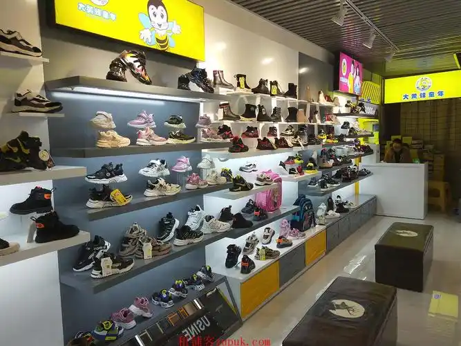 市西路步行街嘉福大厦大黄蜂童鞋店盈利生意转让费面议