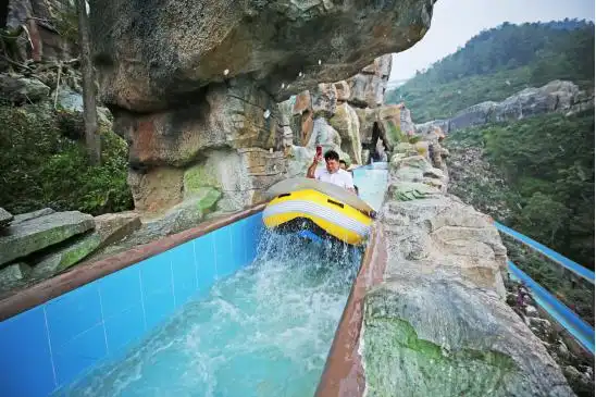 绝无仅有的九仙洞穴漂流就在黄果树大瀑布旁