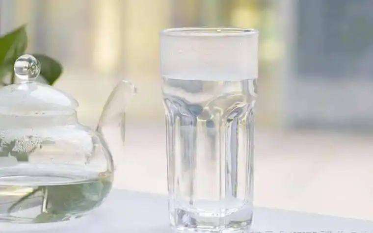 清晨的第一杯水非常重要,它可以唤醒你的身体,告诉你新的一天要开始了
