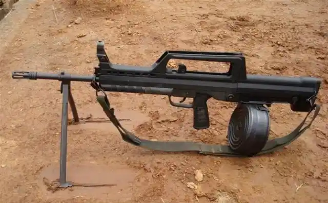 虽然采用小口径子弹但是威力绝不能轻视的国产95式班用轻机枪