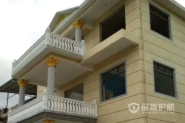 上图是房子外墙墙面喷砂效果图.