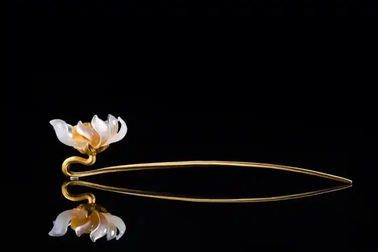 新作の流线型发簪