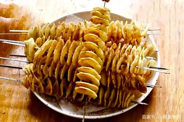 想吃旋风土豆别再出去买,教你在家做,焦香酥脆,家人百吃不厌