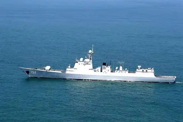 所谓24海里警戒区我海军不认!人民海军厦门舰霸气回怼台伪马工舰