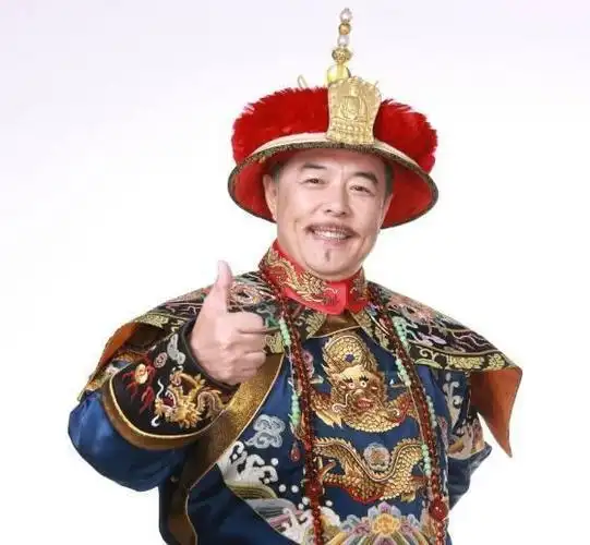 原创张铁林的两个女儿一个极其宠爱一个不养不认待遇相差太大