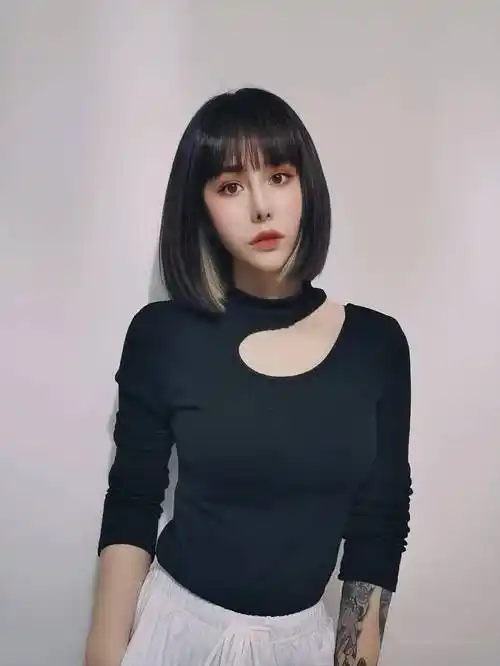 2023夏天超火的"挂耳染短发"_女生_时尚_发型