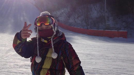 bnt新闻讯 韩国组合cnblue成员郑容和的滑雪视频成为话题.