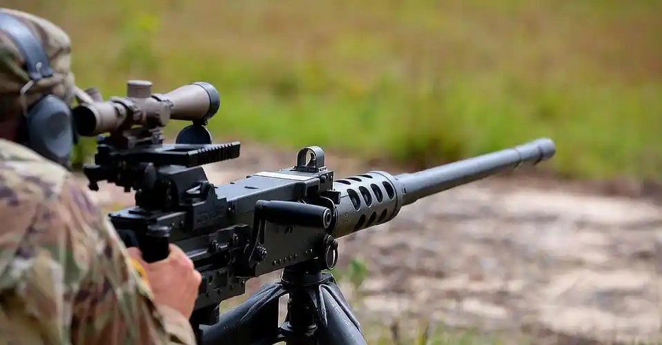 原本为击穿坦克而生的m2重机枪,为何服役百年仍然是一线装备?