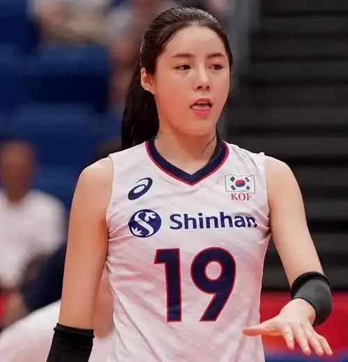 排球女神李多英多面人格!
