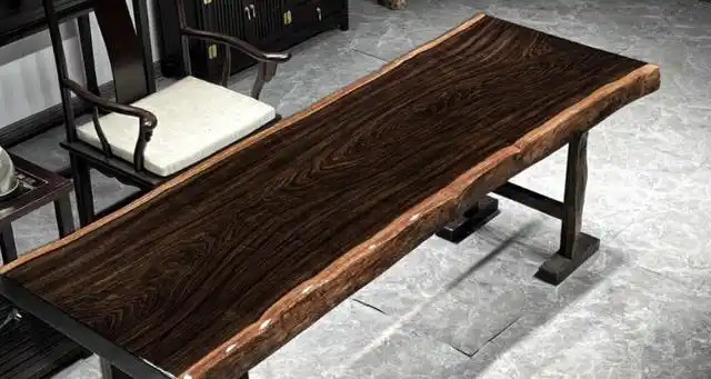 黑植的学名叫乌木,黑紫檀,它是一种高大45m,直径可达2.