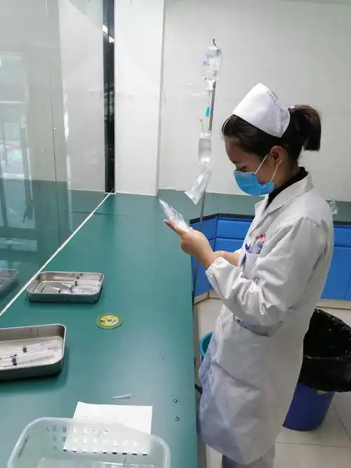 杨丽婷  ,17级护理11班 ,在贵德县人民医院实习 ,实习科室 ,注射室.