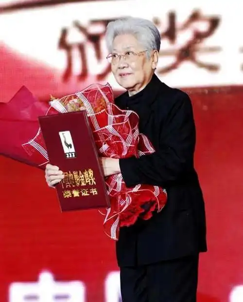 张瑞芳诞辰104周年纪念百年光影瑞草芳华三段姻缘却无子女