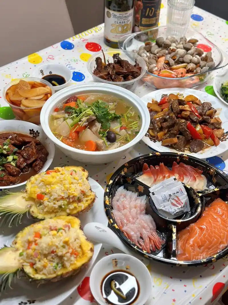 和家人一起的幸福晚餐