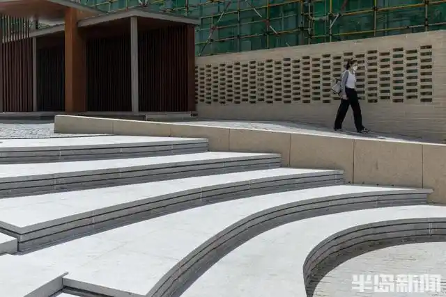 大斜坡变台阶路,台东步行街"创想艺术段"亮相