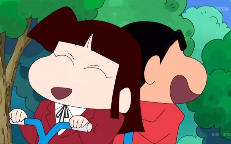 【蜡笔小新】小爱为逃避结婚 跟小新上演了浪漫春日部假日 好甜!