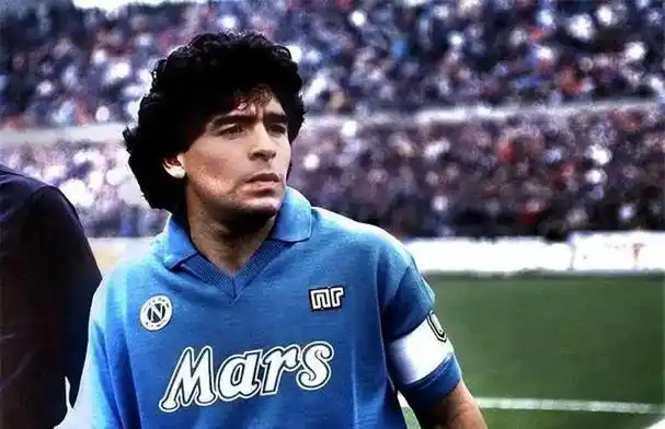 2020年马拉多纳的生命最后:对侄子留下遗言,下葬时心脏被摘除