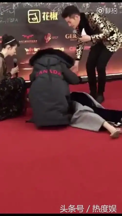 赵韩樱子红毯晕倒 连杨幂都看不下去了 网友:不是冻晕就是想红