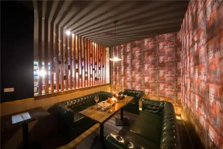 在赤壁,这家新开的小酒馆闷骚出了格调!