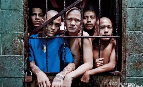 原创美洲小国黑帮人数超100万旅游业却发达游客丢包黑帮负责找回