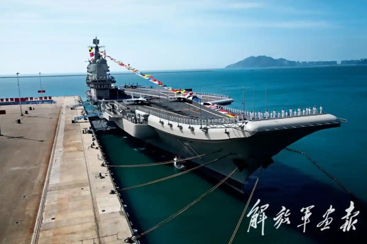 我国第二艘航母命名为"中国人民解放军海军山东舰"